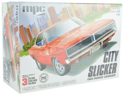 Mpc / Premium Hobbies 1969 Dodge Charger 1:25 Snap Plastic Model Car Kit Cp7690